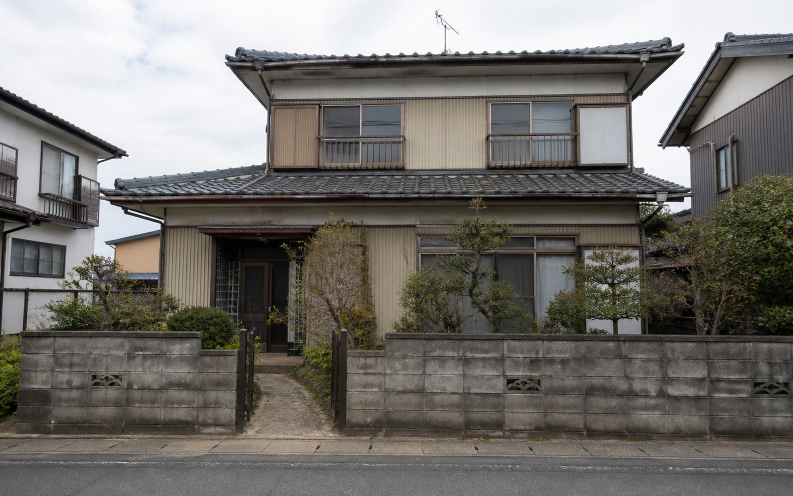 解体前の木造2階建て住宅